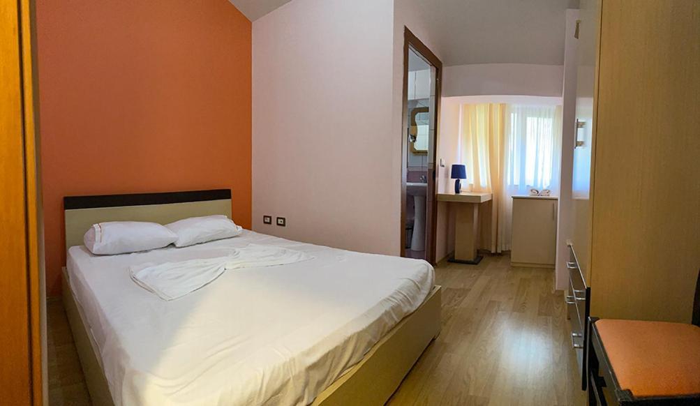 Kukesi Resort Azem Lini Kültér fotó